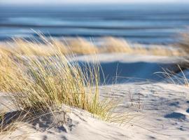 Familienwohnzelt ZELT UND SAND direkt am Strand，位于德兰斯克的酒店