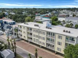 2 Bed Condo Walk to the Beach