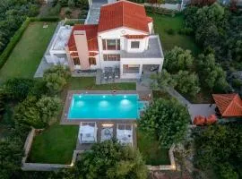 Villa Sobre - Spacious And Comfortable