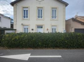 LE PECHE MIGNON - Appart 1 - locationlatamarissiere，位于阿格德的酒店