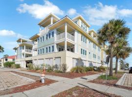 Tybee Dream: 2 Bed 2 Bath Condo w/ rooftop Pool，位于泰比岛的酒店