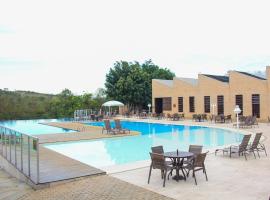 Arraial do Conto Hotel e Lazer，位于Cordisburgo的酒店