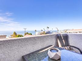 Pismo Beach Condo with Balcony Near Wineries!，位于皮斯莫比奇的酒店