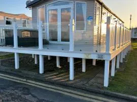 3 BEDROOMED CARAVAN WITH AMAZING SEA VIEWS!