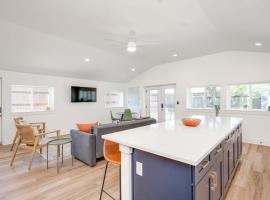 2 Kings Hot Tub Modern Cottage Hill Country，位于Blanco的酒店