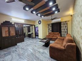 Fully Airconditioned Uber Luxurious Holiday Home.，位于昆达普拉的酒店