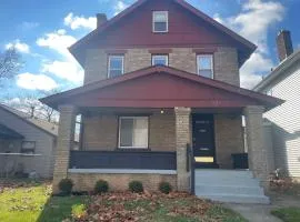 The Columbus Den - Enjoy 3 BRs in the Upper Deck!