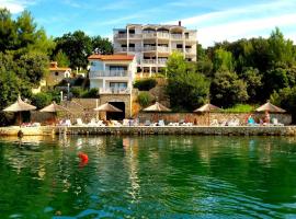 Hotel Lucija，位于珀塞达耶的酒店
