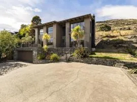 Luxurious Lake View Escape