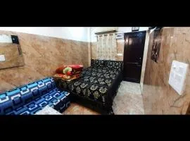 Room in Guest room - Aggarwal Guest House In Cream Location