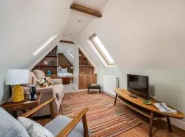 Tranquil Chilterns Farm Hideaway - Pass the Keys