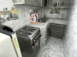 Studio meublé piscine en face