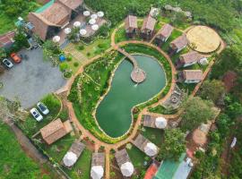 The Homilá Bảo Lộc - Hill View Bungalow & Glamping，位于保禄的豪华帐篷营地