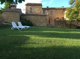 Villa Fonte all'Oppio con area piscina recintata，位于皮恩扎的酒店