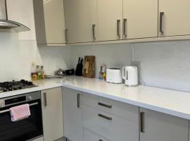 Cardiff Grangetown Stylish 3Bed House.，位于卡迪夫的家庭/亲子酒店