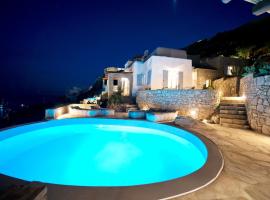 Luxury Mykonos Villa - 3 Bedrooms - Villa Vigor - Stunning Sea Views - Agios Lazaros，位于萨鲁的住所