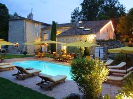 Studio avec piscine partagee jardin clos et wifi a Forcalquier，位于福卡尔基耶的公寓