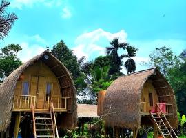 Lumbung Langit Bali house & hostel，位于Tampaksiring的露营地