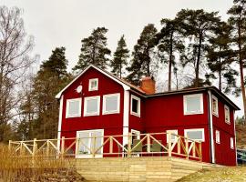 Flemma Gård The lake view with sauna，位于Vreta Kloster的酒店