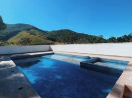 Sítio com piscina incrível，位于圣阿马鲁-达因佩拉特里斯的度假屋