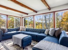Catskills Delaware River Modern Colonial Getaway，位于Narrowsburg的酒店