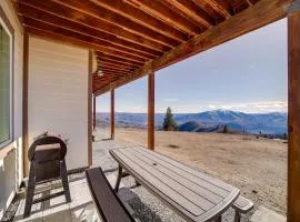 Cozy Chelan Apartment with Epic Mountain Views!