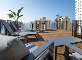 Roof Top 3 Floors，位于内坦亚的海滩短租房