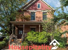 Housepitality - The Victorian Vacation Home，位于哥伦布的酒店