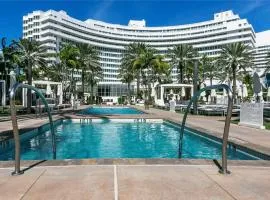 FontaineBleau Resort Ocean plus Bay View w Balcony