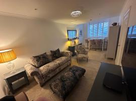 Luxury Moffat Apartment - High End Furnishing，位于莫法特的公寓