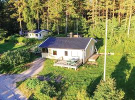 Stunning Home In Fristad With Wifi，位于Tämta的酒店