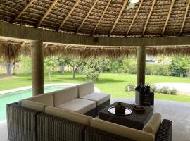 Oasis en Yautepec, alberca, jacuzzi y naturaleza，位于尧特佩克的酒店