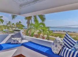 BLUE HOUSE - Beachfront Luxury House with 8 Bedrooms