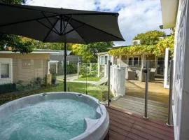 Cabin Charm - Hot Tub Bliss, Moments from the Beach