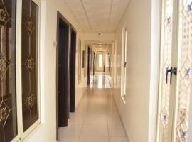 De Rigg Place - Alaka Estate, Surulere，位于拉各斯的酒店