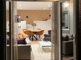 Volendam Lakeside Retreat - 20 min from Amsterdam