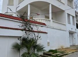 Nomads Hostel Tunisia，位于突尼斯阿塞拉考古遗址附近的酒店