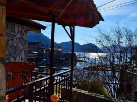Lakeside oasis home Karuc，位于Karuč的酒店