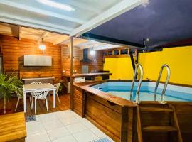 Myosotis, charmant logement central avec piscine privée, wifi et parking gratuit，位于珀蒂堡的酒店