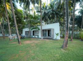 Cabana by GRHA - Charming Cottage at Kappad Beach，位于科泽科德的酒店