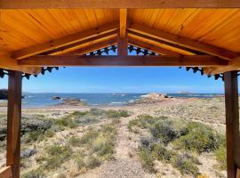 Isla Leones Camps，位于Camarones的酒店