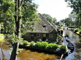 Plompeblad Guesthouse Giethoorn