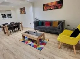 Garland Modern Spacious Apartment With Garden