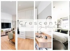 Newport's heart: Steps from shops & local charm!