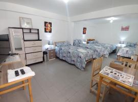 Amplias y Centricas Habitaciones Huaraz WIFI, AGUA CALIENTE，位于瓦拉斯的公寓