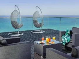 Luxury Royal Suite,Leonardo Hotel, Fendi design,High Floor, Hot Tub