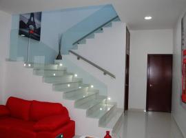 Hotel Cermar Plaza，位于La Barca的酒店