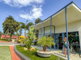 ITH Santa Barbara Beach Hostel，位于圣巴巴拉圣巴巴拉阿姆斯特朗火车站附近的酒店