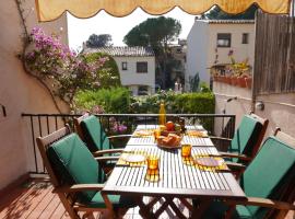 Casa acogedora con gran piscina, cerca de la playa y puerto de L'Estartit, admite mascotas. - ES-323-2，位于埃斯塔蒂特的酒店