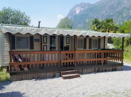 Camping International 18 Porlezza Italië，位于波尔莱扎的豪华帐篷营地